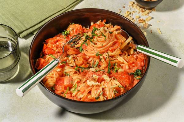 Hurtig linguine i cherrytomatsauce