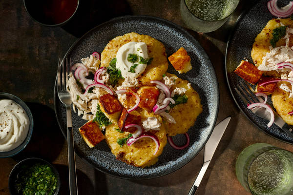 Paneer- og kyllingetoppede Aloo Tikki