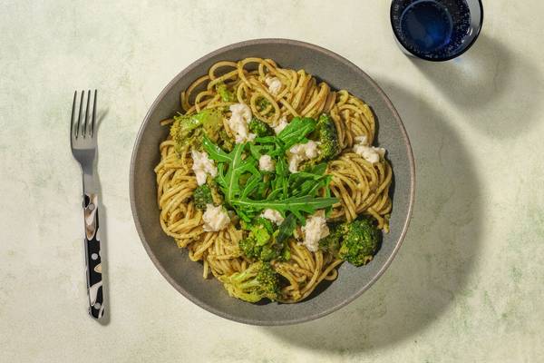 Spaghetti med pesto og frisk mozzarella