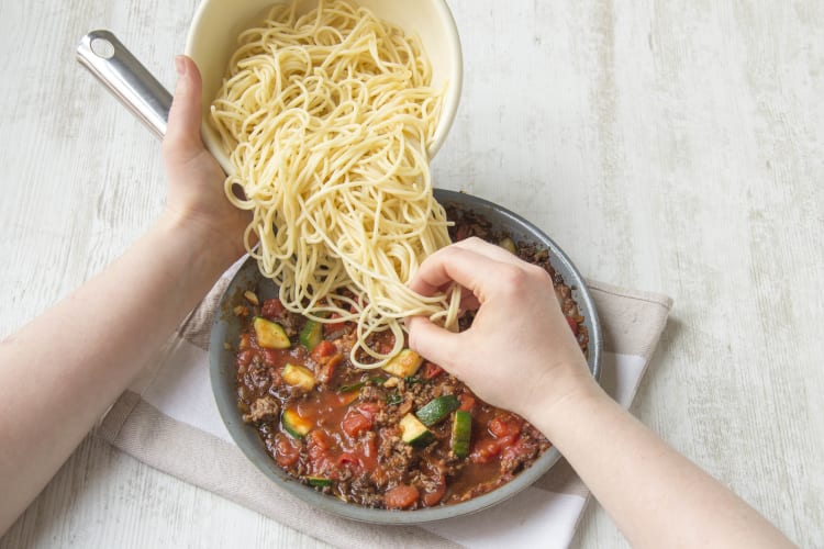Mix spaghetti with the tomato sauce