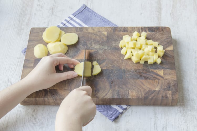 Cutting potatoes