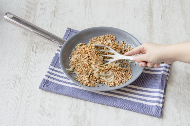 Fry onion, farro and garlic