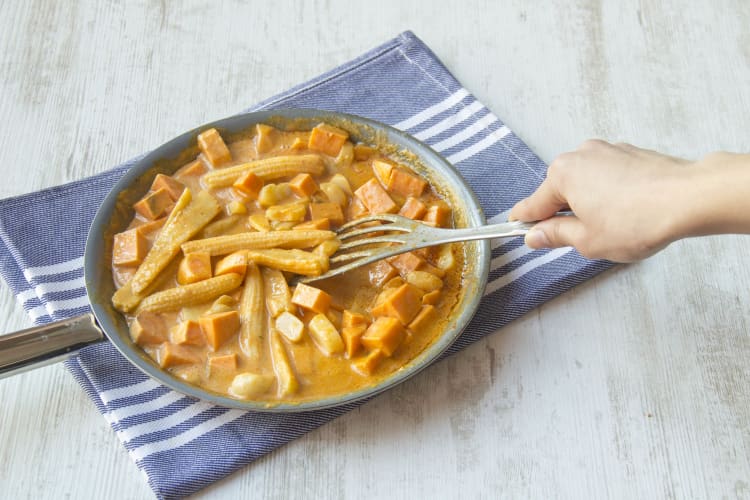 Simmer the baby corn