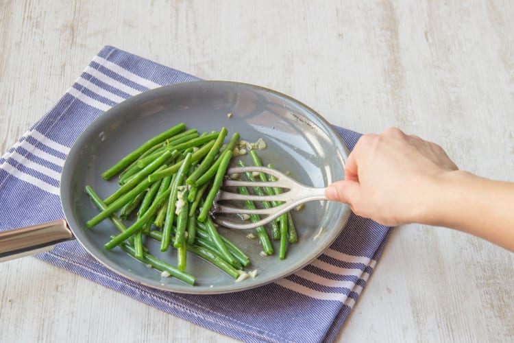 Fry the garlic and beans