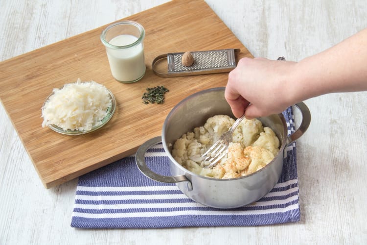 Mash cauliflower with other ingredients