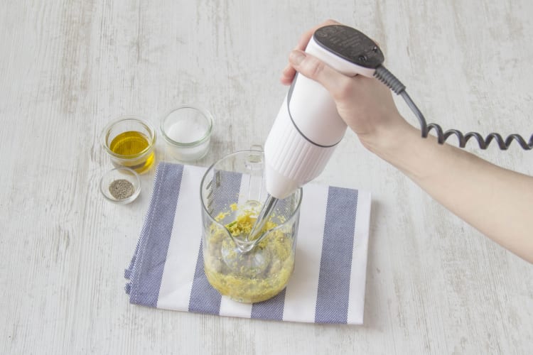 Paste mit dem Mixer zubereiten