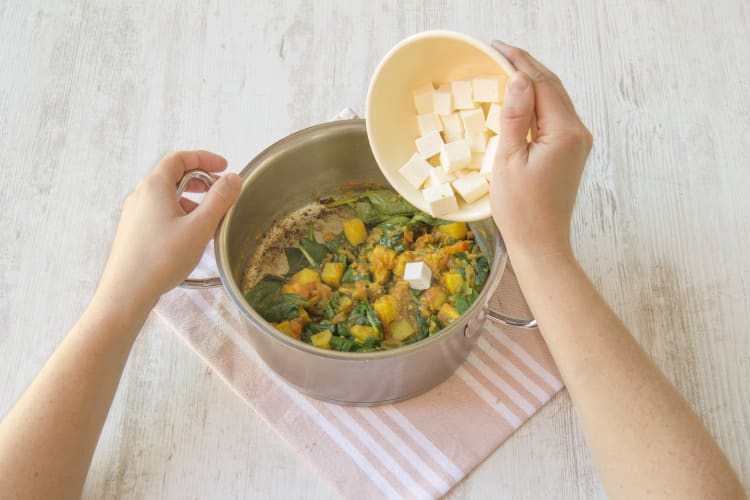 Paneer-Käse hinzugeben