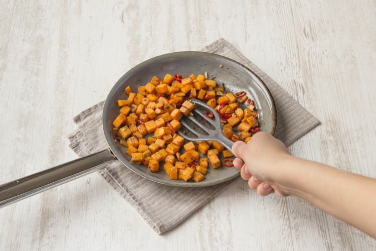 Süßkartoffeln mit Sumach anbraten