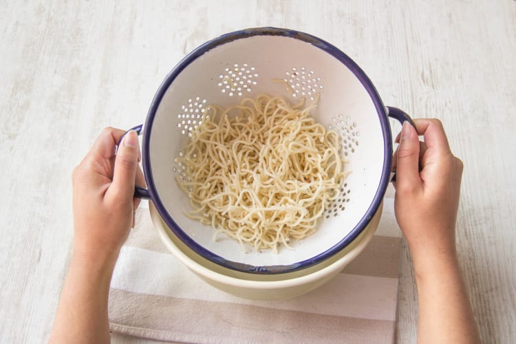 Die Mie-Nudeln vorbereiten
