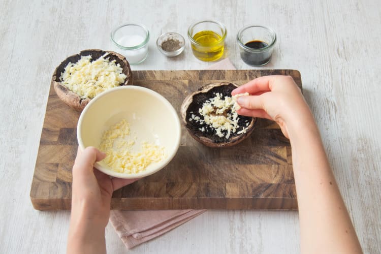 Pilze mit Käse füllen