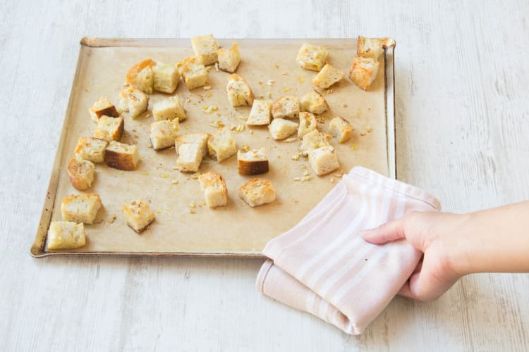 Make the garlic croutons