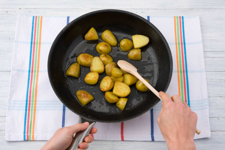 Bak de aardappelen