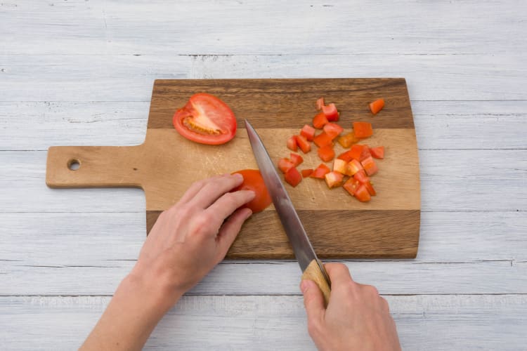 Tomaten würfeln
