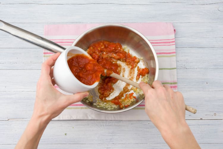 Tomatensoße zubereiten