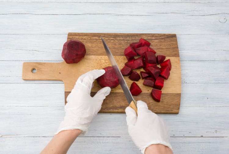 Rote Bete schneiden