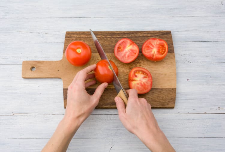 Tomaten halbieren