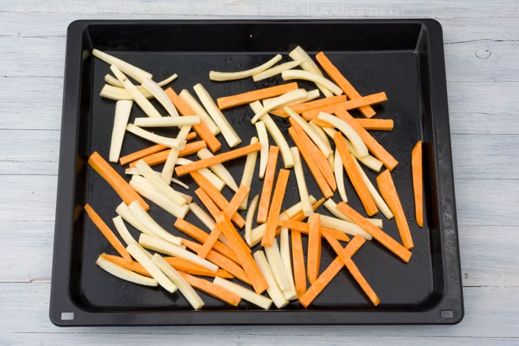 Bak de frietjes.