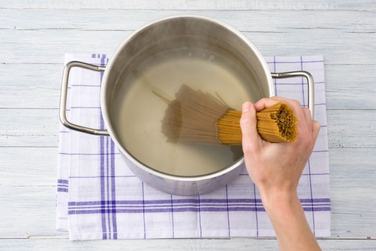 Vollkornspaghetti zubereiten