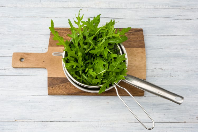 Rucola waschen