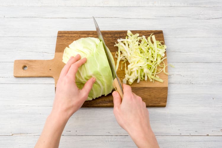 Spitzkohl schneiden