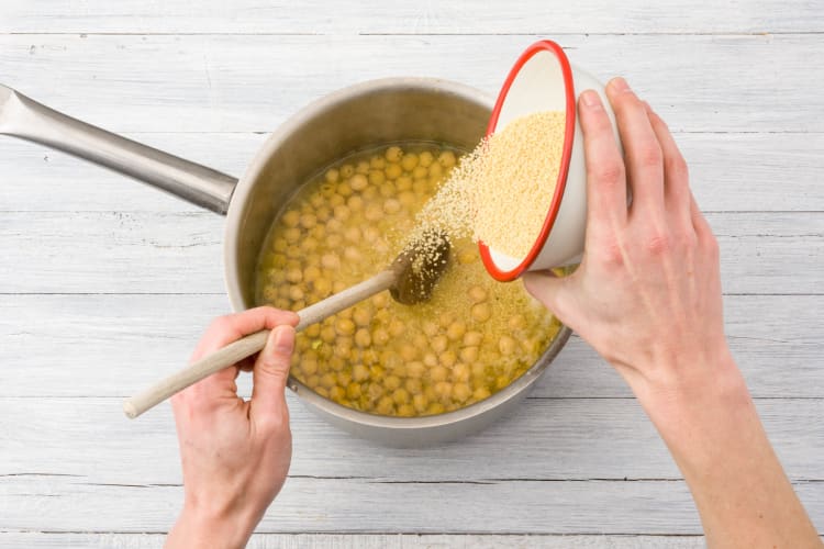 Kichererbsen und Couscous gemeinsam kochen