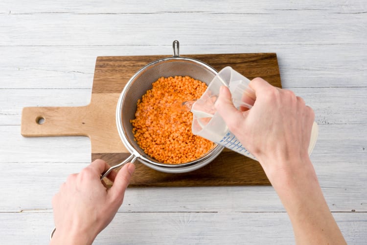 Herzhafte Linsensuppe mit Krakauer, Rezept | HelloFresh