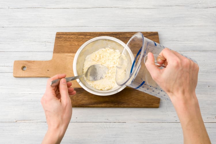 Mix the suet and flour