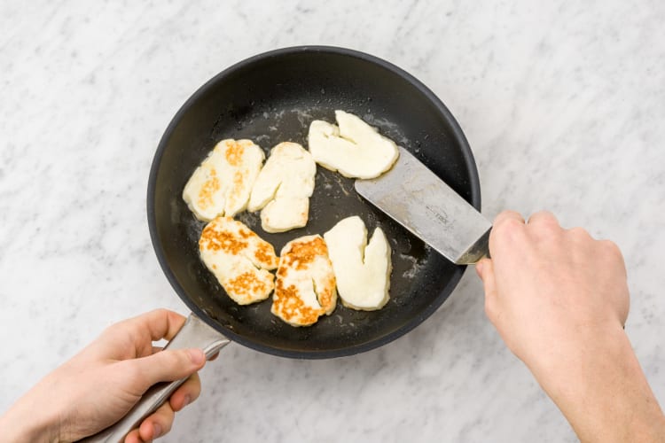 Bak de halloumi.