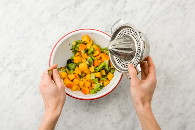 Obstsalat zubereiten