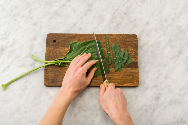 Kohlrabiblätter schneiden