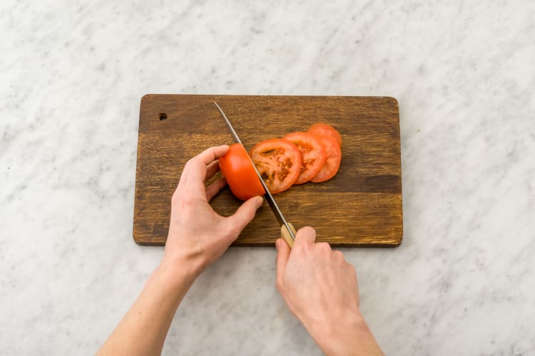Tomate schneiden