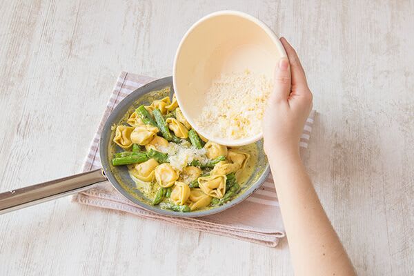 Sprinkle the breadcrumb mixture over the tortellini