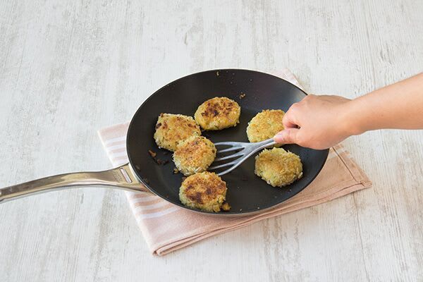 Cook the falafel fritters