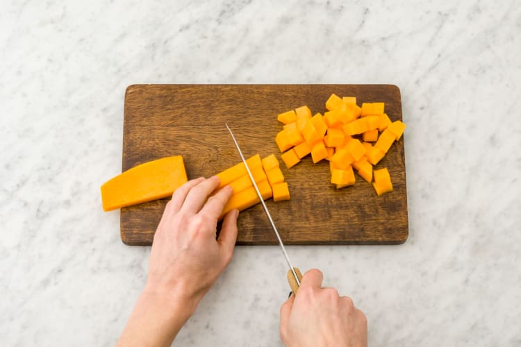 Remove the skin of the pumpkin and chop into 1 cm cubes