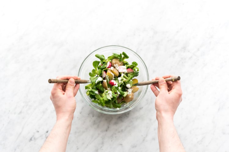Salat vermischen