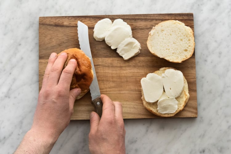 Burger-Brötchen backfertig machen