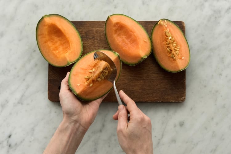 Melone entkernen