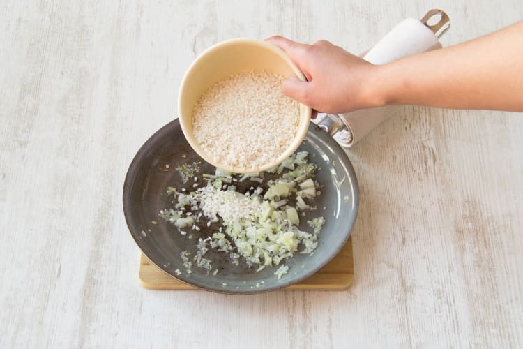 Toast the rice grains