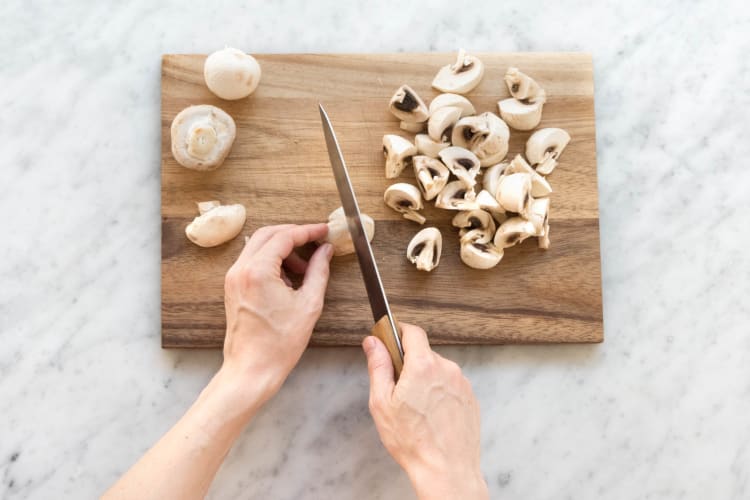 Champignons vierteln