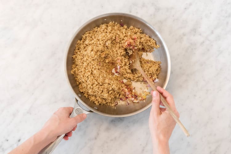 Quinoa-Pfanne zubereiten