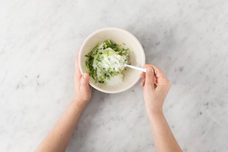 Joghurt Dip vorbereiten