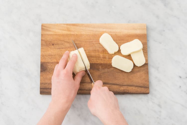 Halloumi schneiden