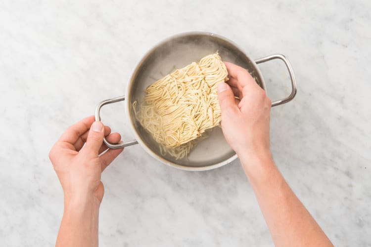 Noedels koken