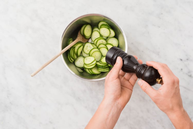 Komkommersalade maken