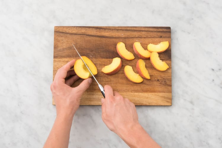 Courgette en perzik snijden