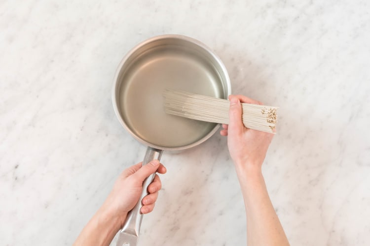 Soba-Nudeln kochen