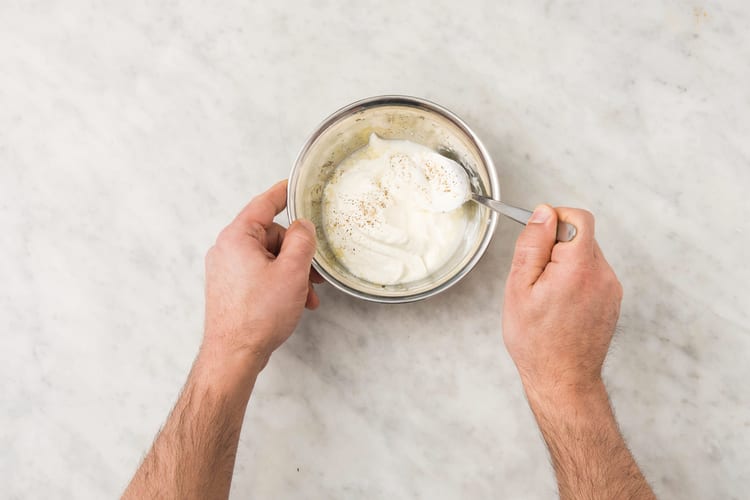 MAKE THE LIME YOGHURT CREMA