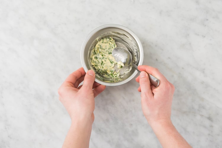 Préparer le beurre aux herbes