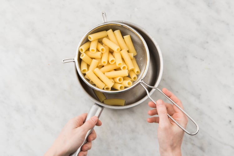 Cuire les rigatoni