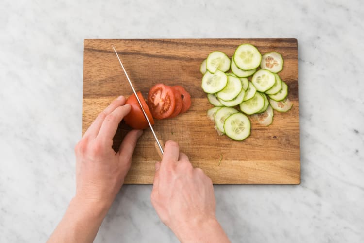 GURKE & TOMATE schneiden